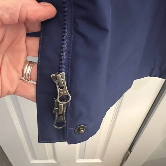 L.L. Bean Women's Navy Rain/Trench Coat with hood, women’s size L - Picture 4 of 10